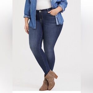 Torrid Premium Size 18R Bombshell Skinny High Rise Medium Wash Denim Jeans